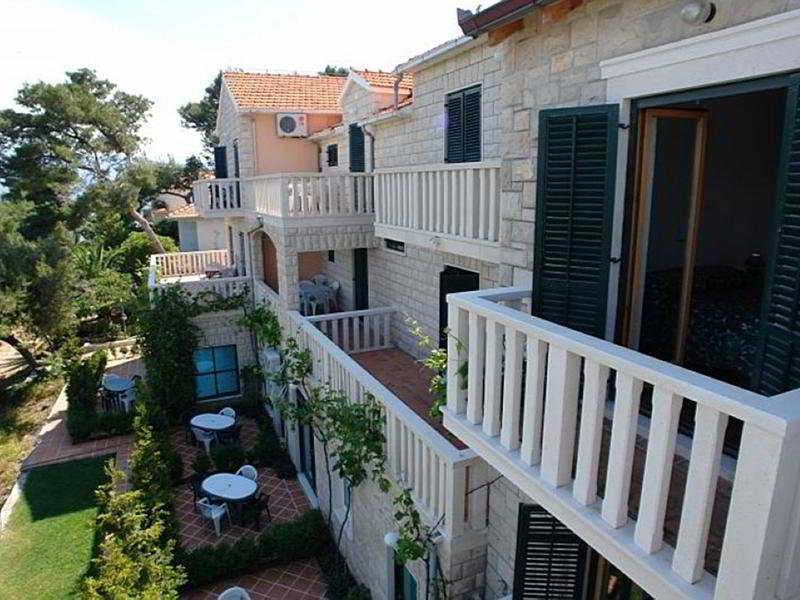 Santic Hotel Postira Exterior photo