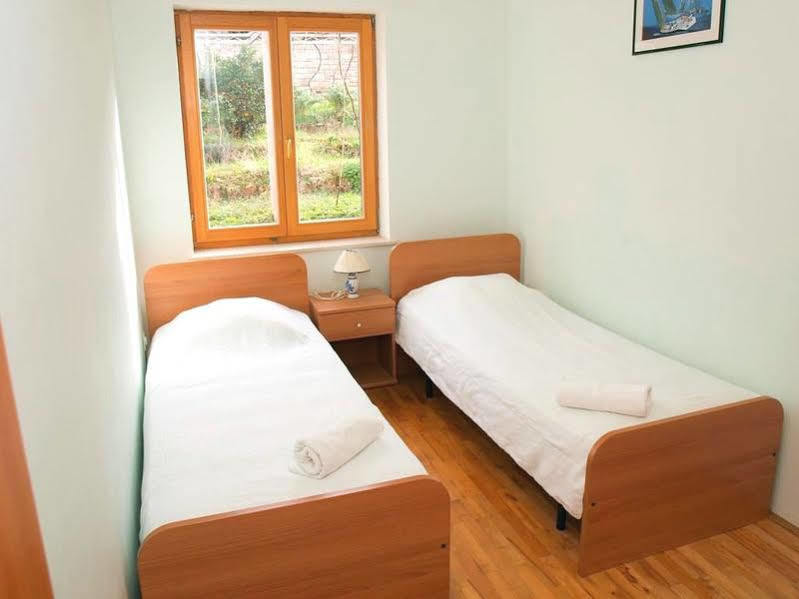 Santic Hotel Postira Exterior photo
