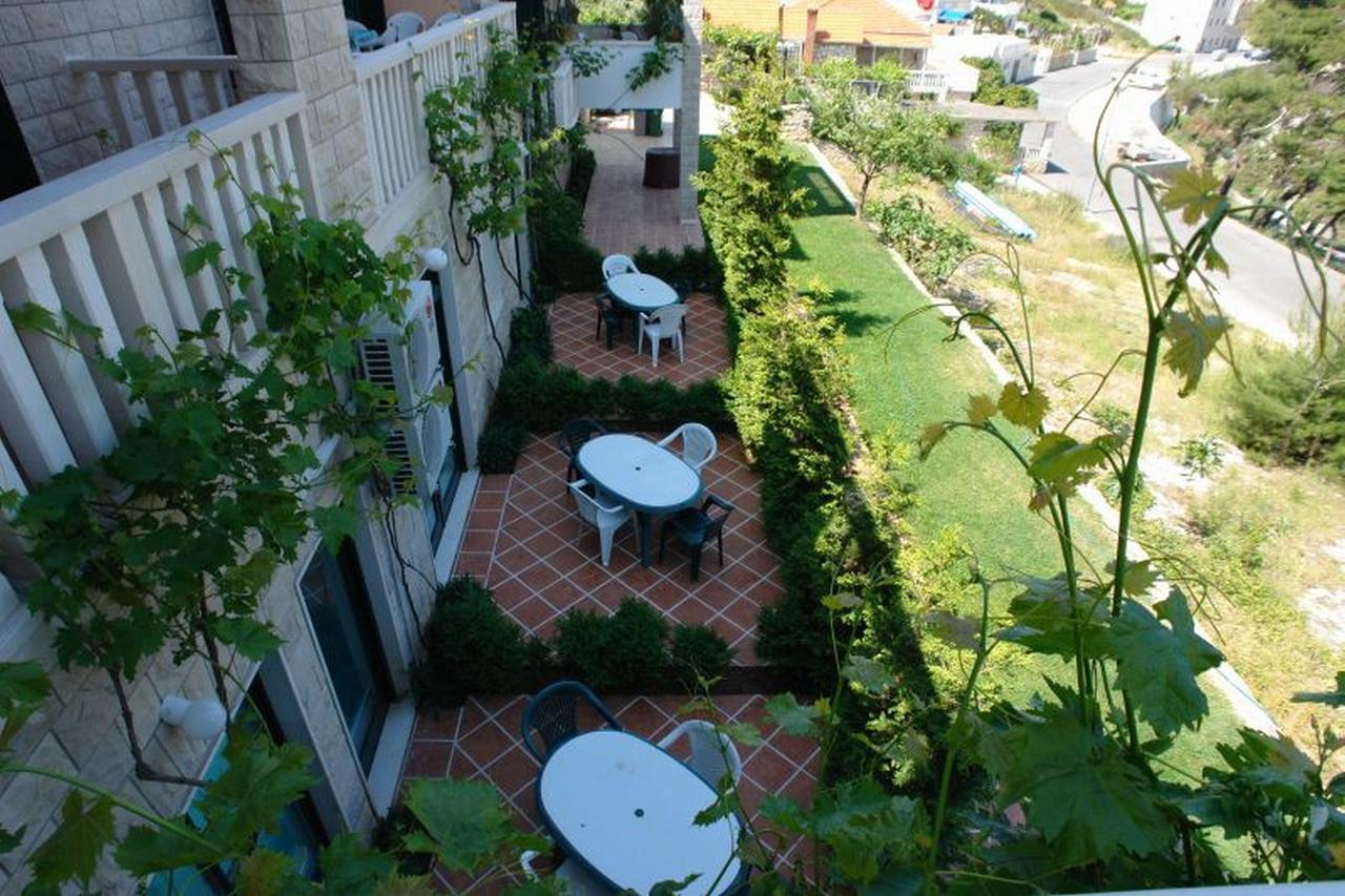 Santic Hotel Postira Exterior photo